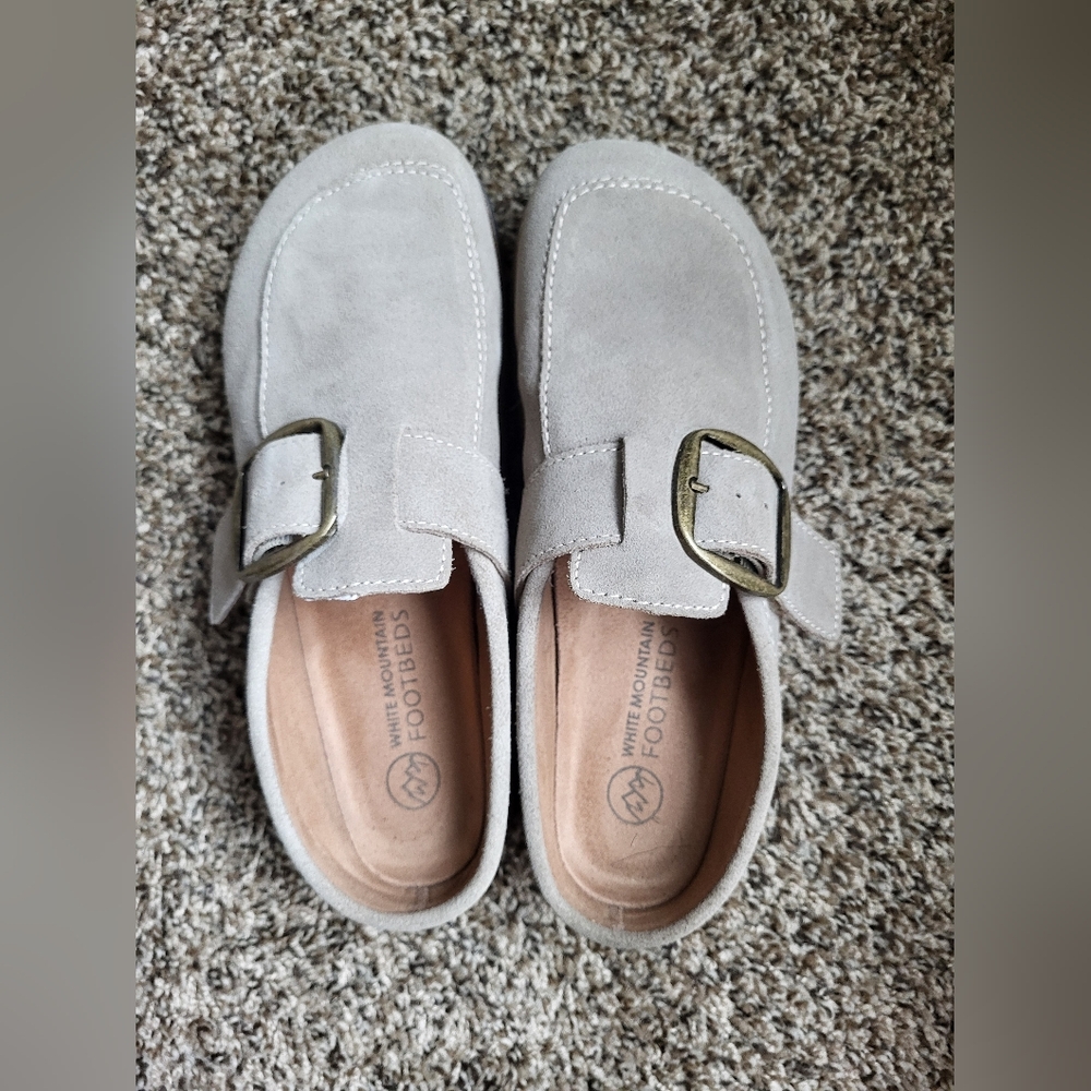 White Mountain Bueno Big Buckle Clog